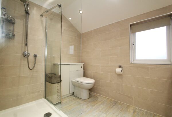 3 Bedrooms, Terraced House, Bromley